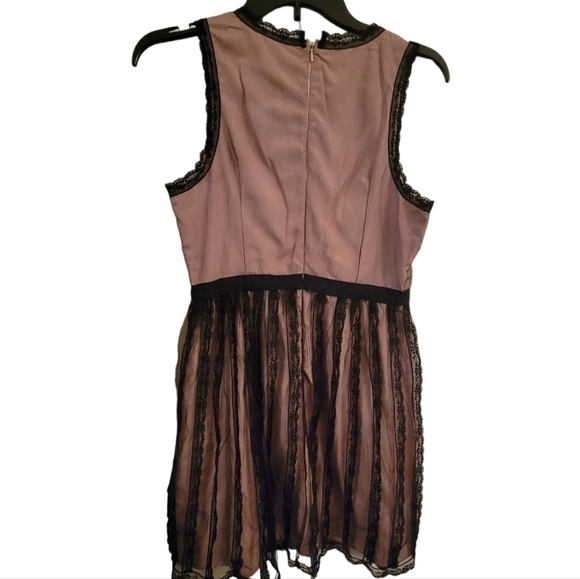 Minuet Black Lace Sleeveless Midi Dress with Tan Lining Size Medium - Picture 2 of 4